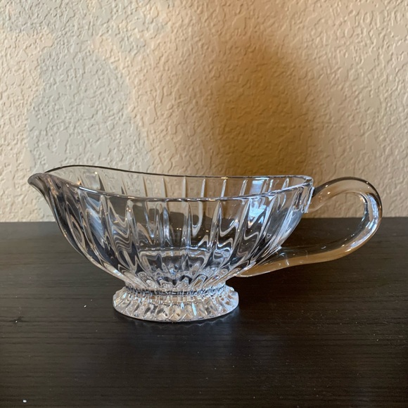 Beautiful crystal gravy / sauce dish - Picture 7 of 8